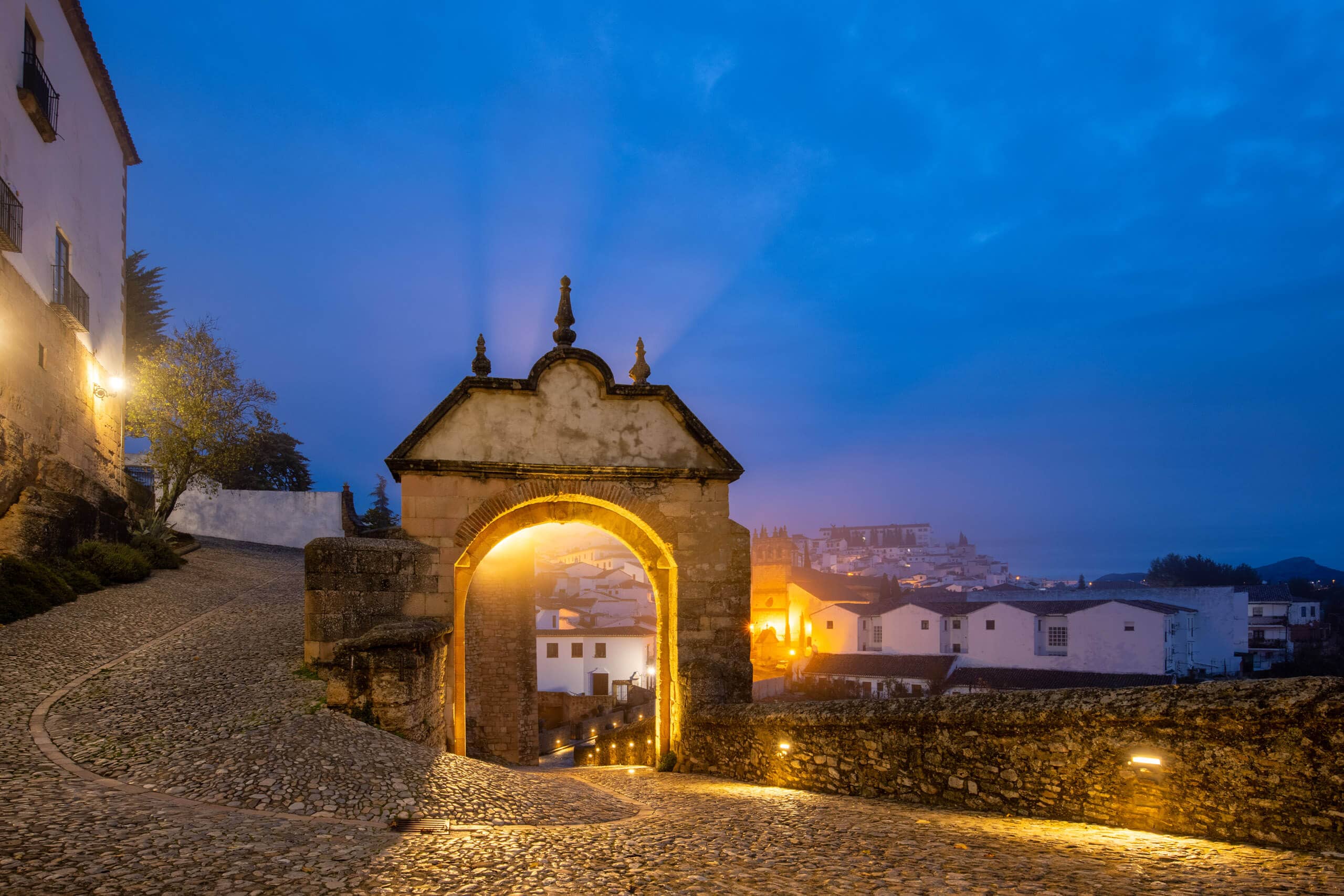 Felipe V arch at dusk