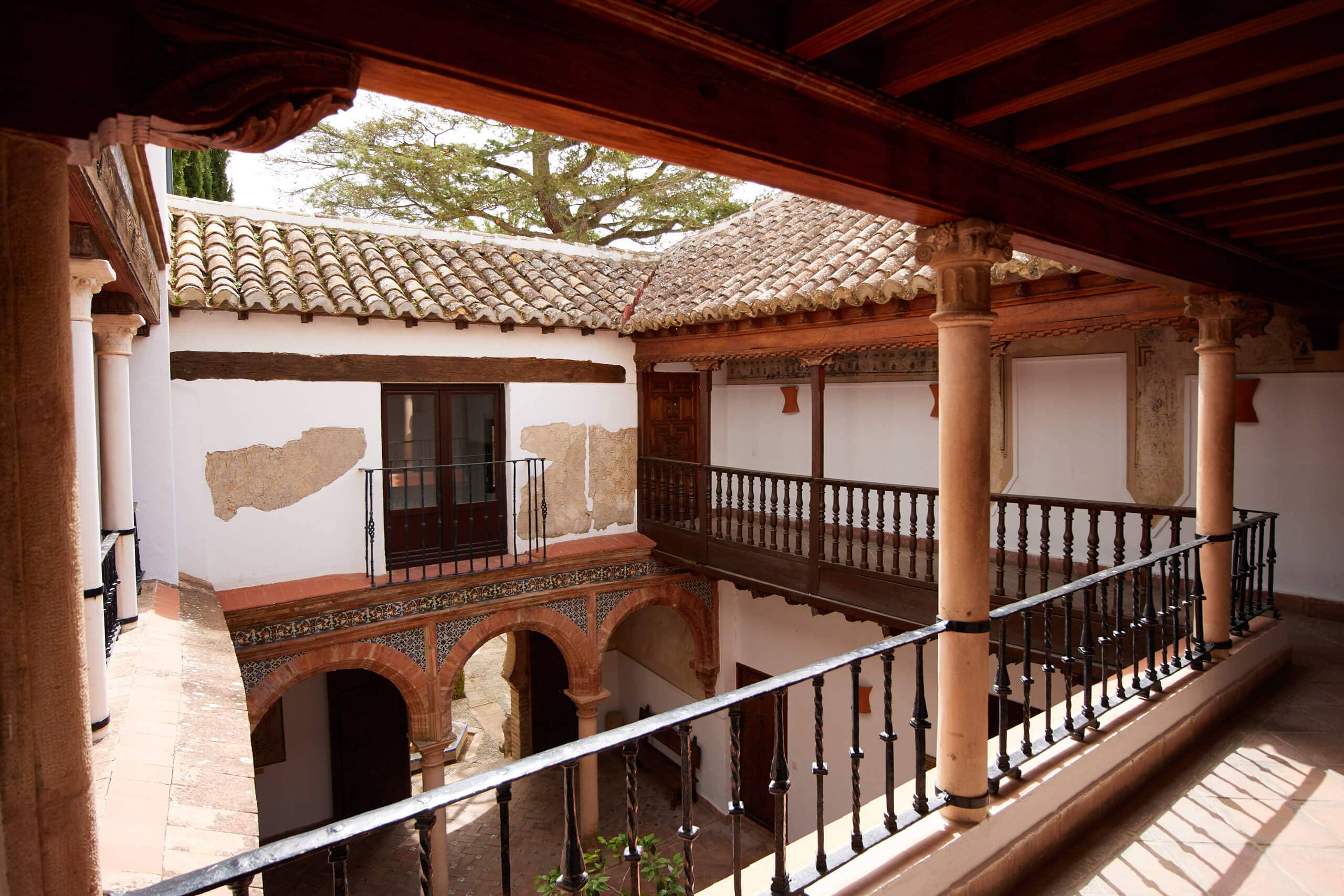 Patio of Mondragón palace